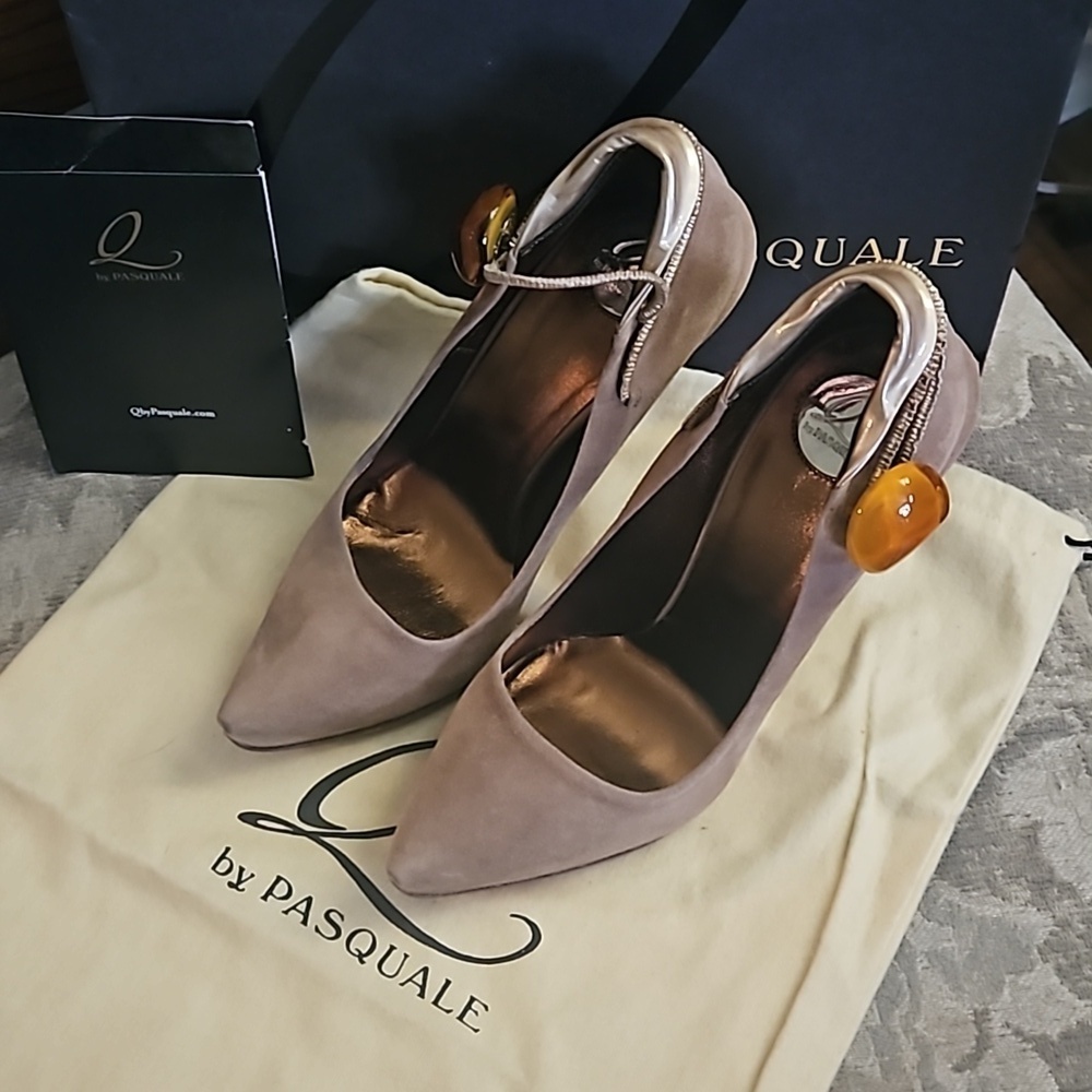 Q by Pasquale Soft Pink Suede Italian made heels size 36 NIB See Description Plz